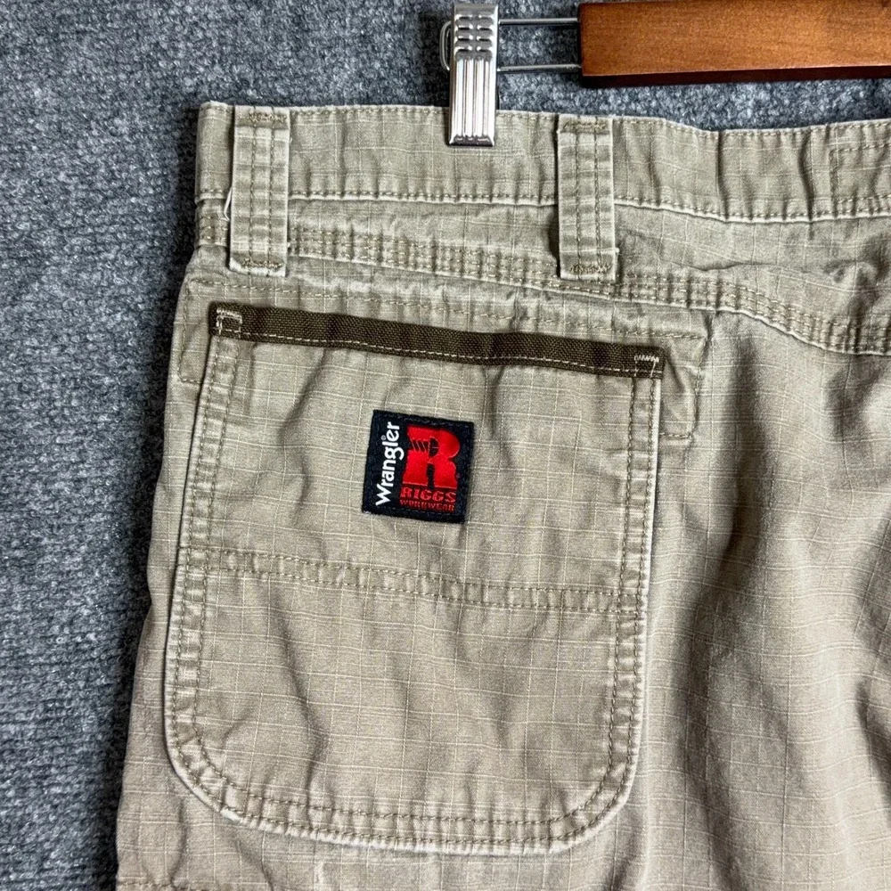 Wrangler Riggs Mens Cargo Shorts 42 Workwear Ranger Khaki Tan Ripstop Carpenter